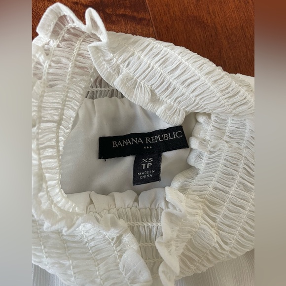 Banana Republic sleeveless blouse - Picture 2 of 3